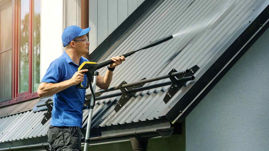 roof-cleaning